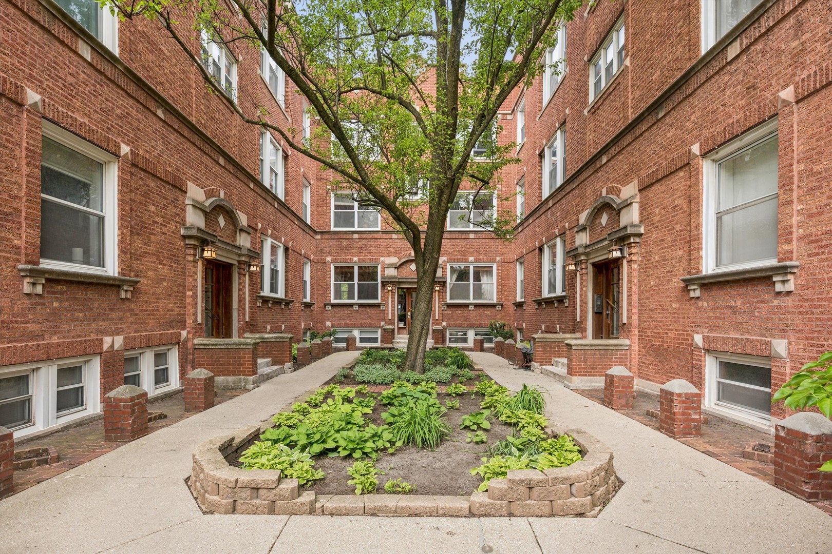 4448 North Beacon Street, Unit 3 Chicago, IL 60640 - Photo 2 of 15