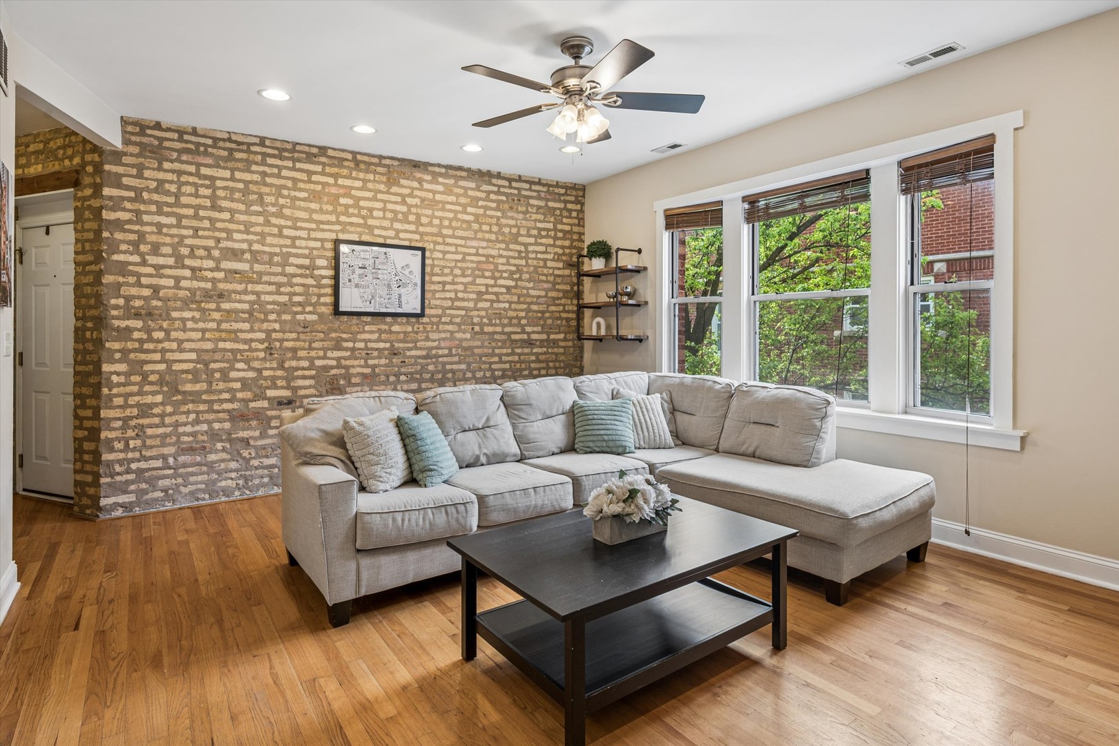 4448 North Beacon Street, Unit 3 Chicago, IL 60640 - Photo 4 of 15