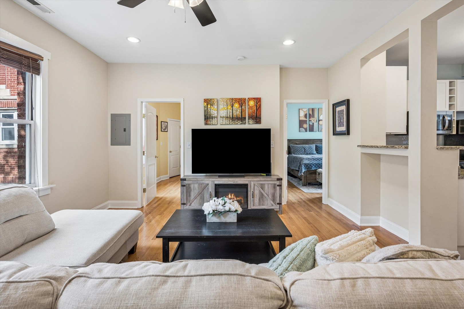 4448 North Beacon Street, Unit 3 Chicago, IL 60640 - Photo 5 of 15