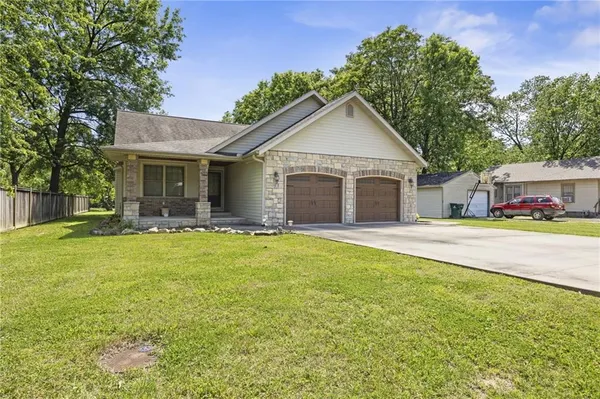 $269,000 | 102 East Leighton Street, Frontenac, KS 66763