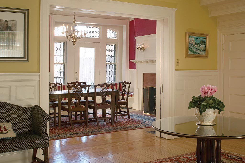 17 Kilsyth Road Brookline, MA 02445 - Photo 5 of 10