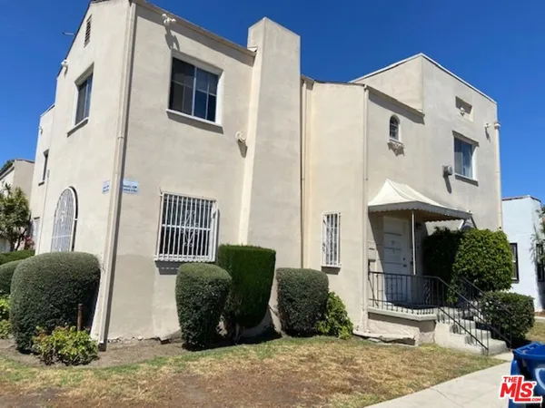 $2,400 | 4535 West 11th Place, Los Angeles, CA 90019