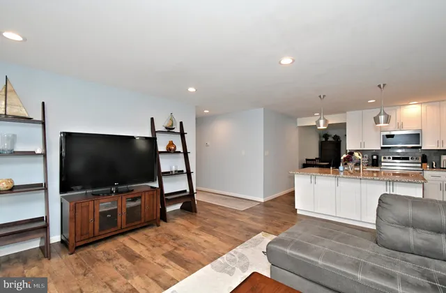 $499,900 | 19 Walnut Lane, Levittown, PA 19054