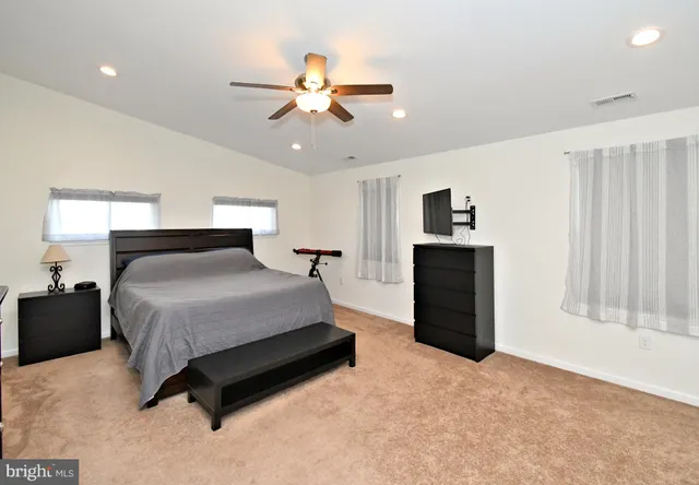 $499,900 | 19 Walnut Lane, Levittown, PA 19054