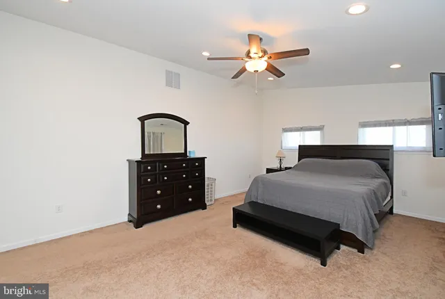 $499,900 | 19 Walnut Lane, Levittown, PA 19054