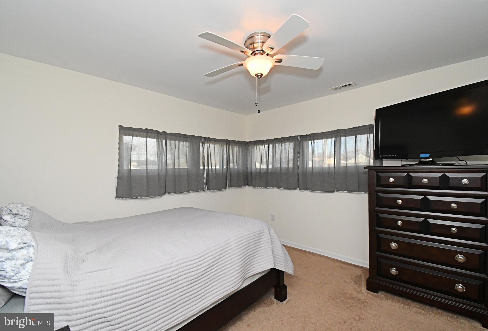 19 Walnut Lane Levittown, PA 19054 - Photo 31 of 44