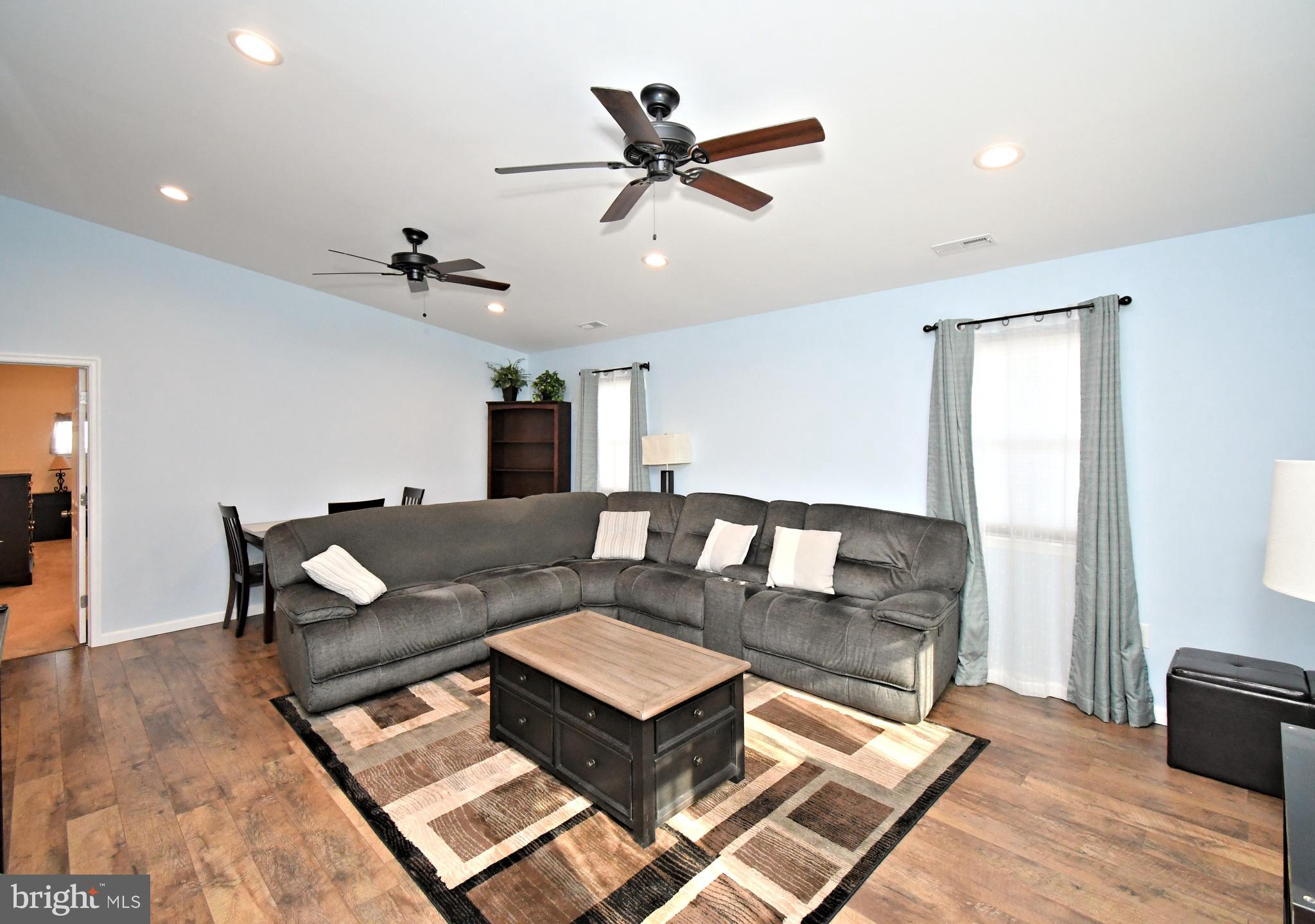 19 Walnut Lane Levittown, PA 19054 - Photo 4 of 44