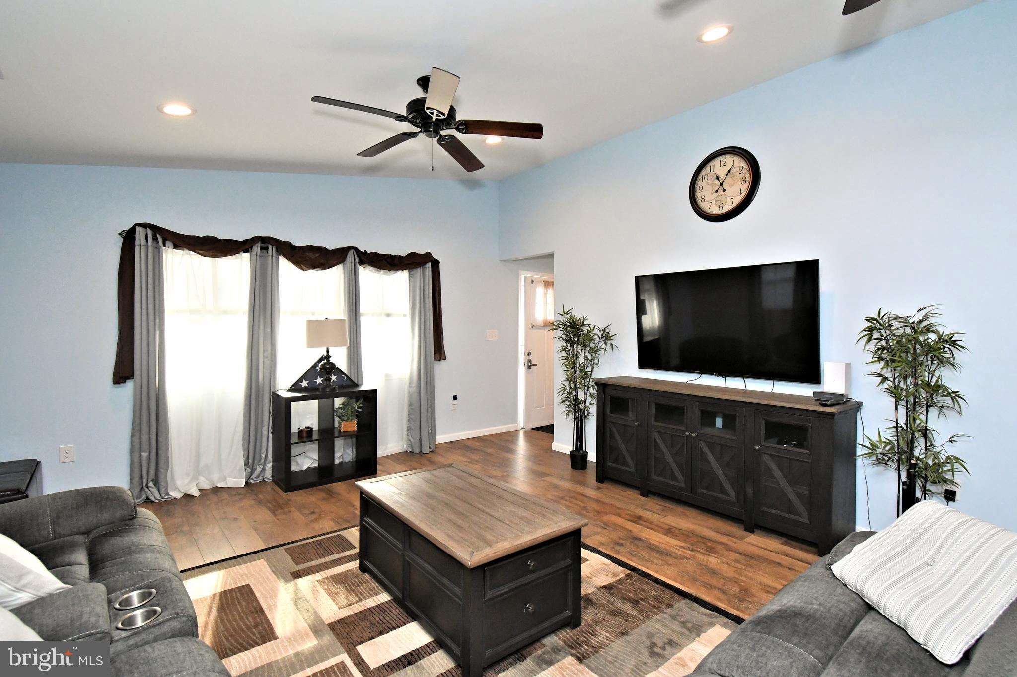 19 Walnut Lane Levittown, PA 19054 - Photo 7 of 44