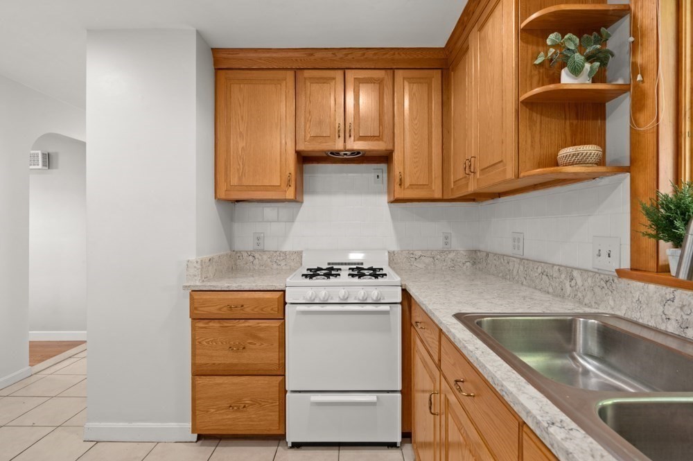 24 Greenwood Road Peabody, MA 01960 - Photo 11 of 31