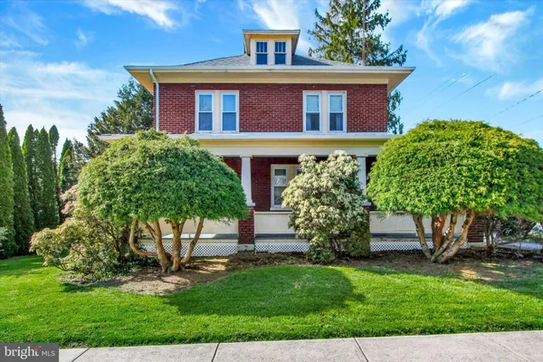 $299,900 | 106 South 4th Street, Mount Wolf, PA 17347