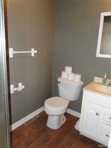 4093 Peters Road Columbiaville, MI 48421 - Photo 13 of 32 Full Bath 2.jpg