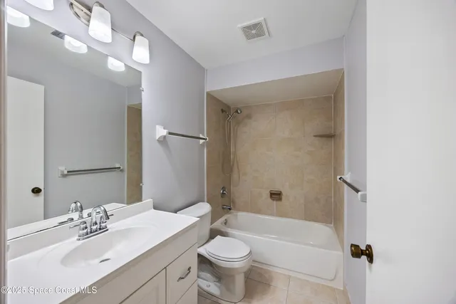 $325,000 | 425 Banyan Street, Sebastian, FL 32958