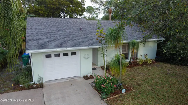 $325,000 | 425 Banyan Street, Sebastian, FL 32958
