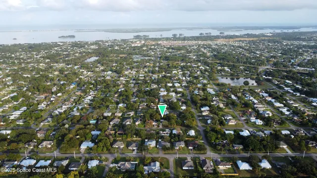 $325,000 | 425 Banyan Street, Sebastian, FL 32958