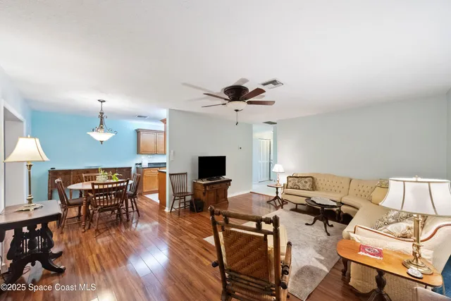 $325,000 | 425 Banyan Street, Sebastian, FL 32958