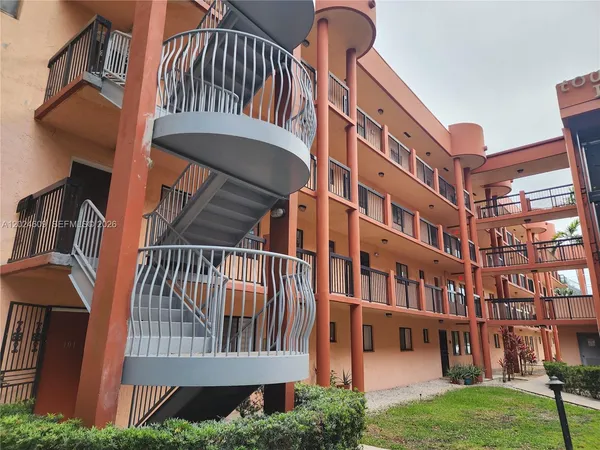 $2,100 | 5350 West 21st Court, Unit 203, Hialeah, FL 33016