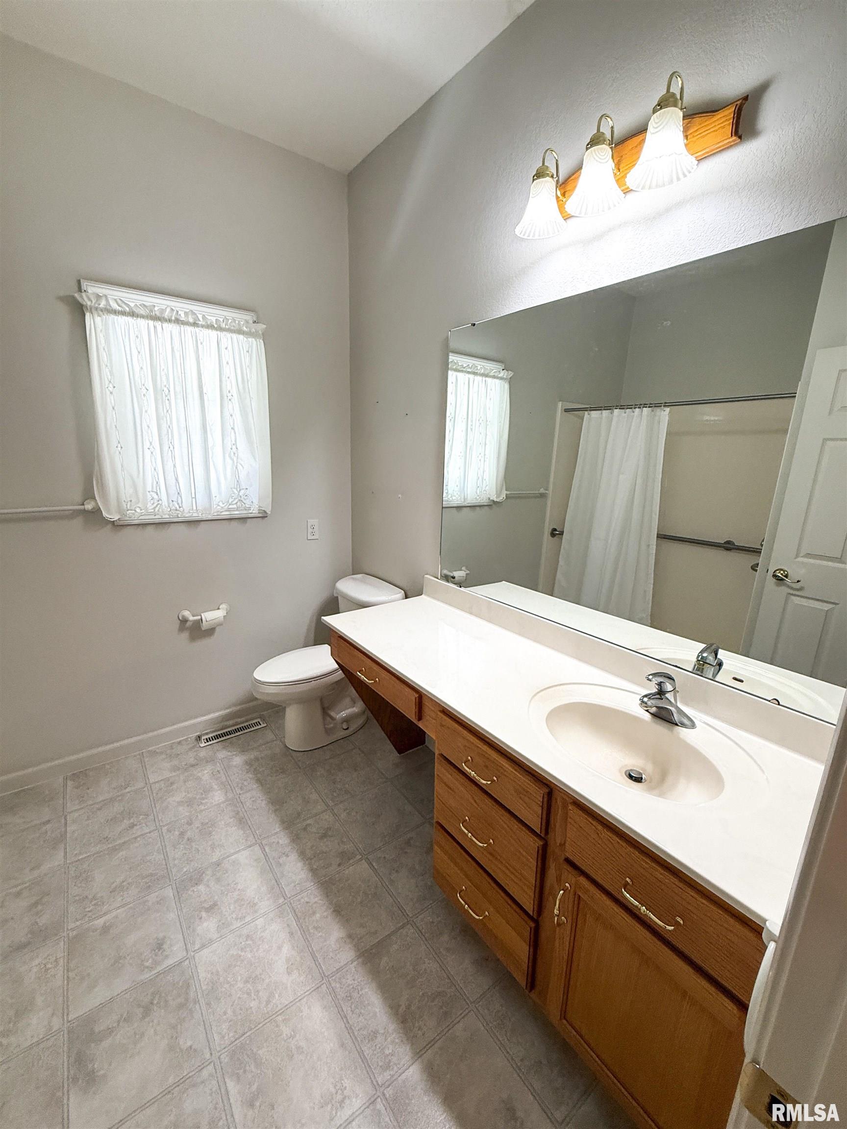 202 Flora Avenue Flora, IL 62839 - Photo 37 of 94