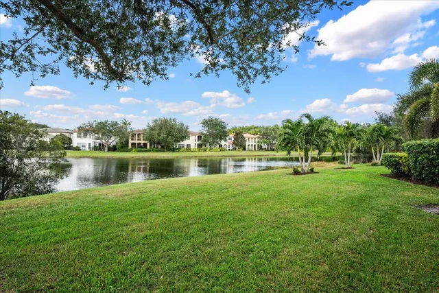 $4,250 | 647 Castle Drive, Palm Beach Gardens, FL 33410