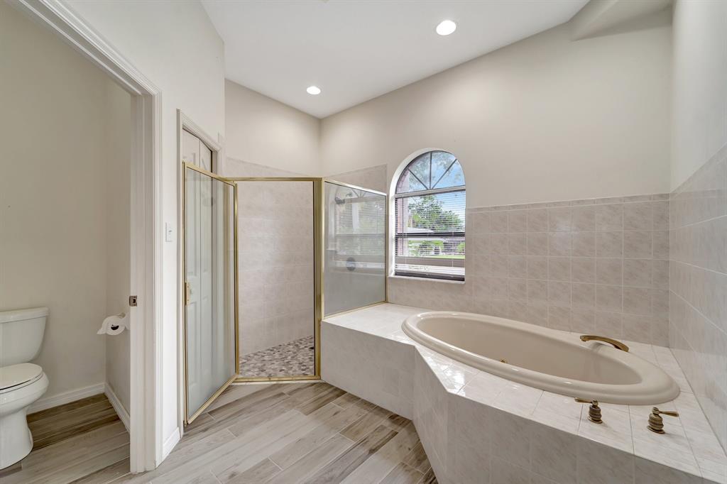 8040 Conservatory Circle Sarasota, FL 34243 - Photo 13 of 52 a bathroom with a sink a toilet and a bathtub