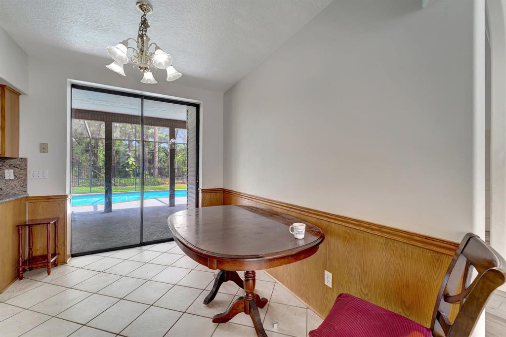 8040 Conservatory Circle Sarasota, FL 34243 - Photo 31 of 52 a very nice looking room with a large window