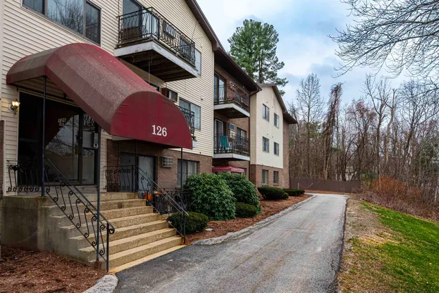 $193,000 | 126 Mammoth Road, Unit 1, Hooksett, NH 03106