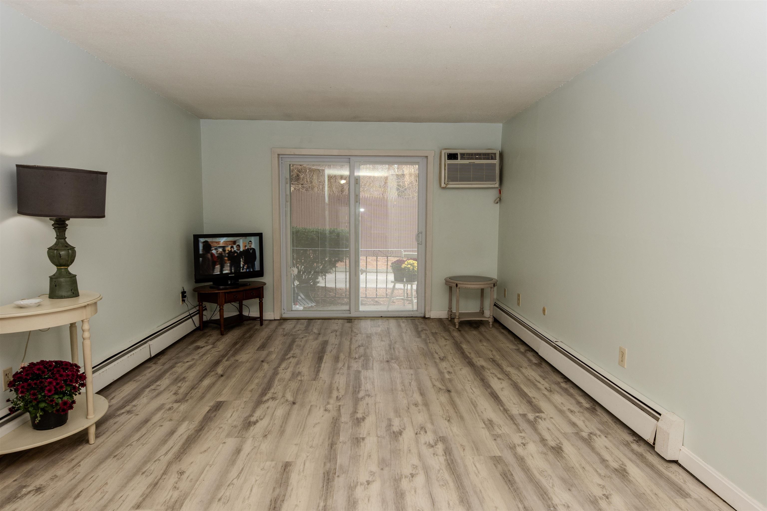 126 Mammoth Road, Unit 1 Hooksett, NH 03106 - Photo 8 of 28