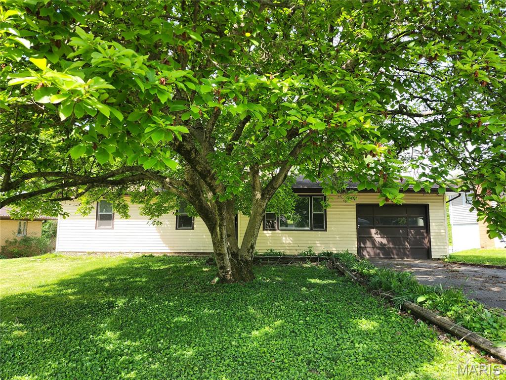 9621 Ridge Heights Road Fairview Heights, IL 62208 - Photo 1 of 37 Gallery Image 1
