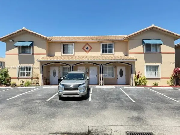 $2,200 | 3260 West 70th Street, Unit 202, Hialeah, FL 33018