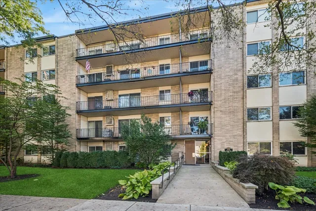 $325,000 | 828 Oakton Street, Unit 3F, Evanston, IL 60202