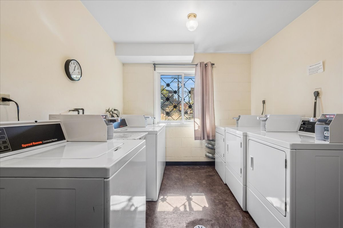 828 Oakton Street, Unit 3F Evanston, IL 60202 - Photo 19 of 21 a view of a kitchen with sink stove and refrigerator