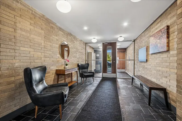 $325,000 | 828 Oakton Street, Unit 3F, Evanston, IL 60202