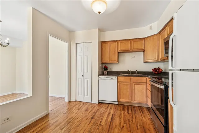 $325,000 | 828 Oakton Street, Unit 3F, Evanston, IL 60202