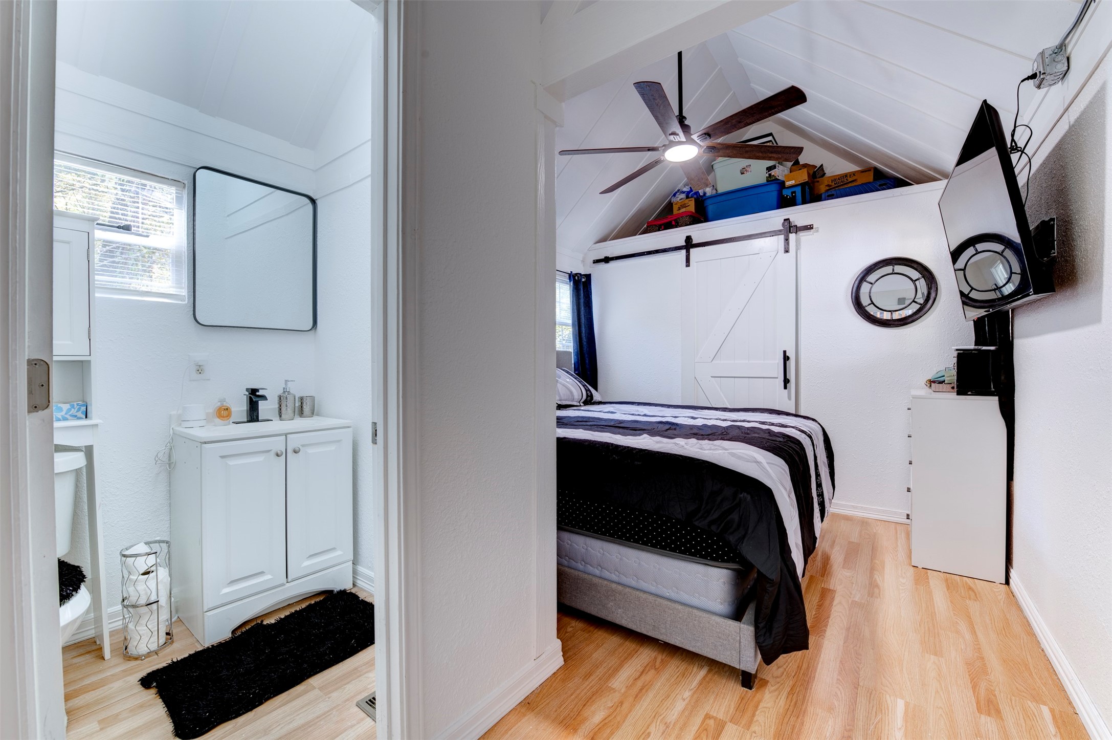 664 Jensen Drive Cleveland, TX 77327 - Photo 11 of 36 a view of walk in closet