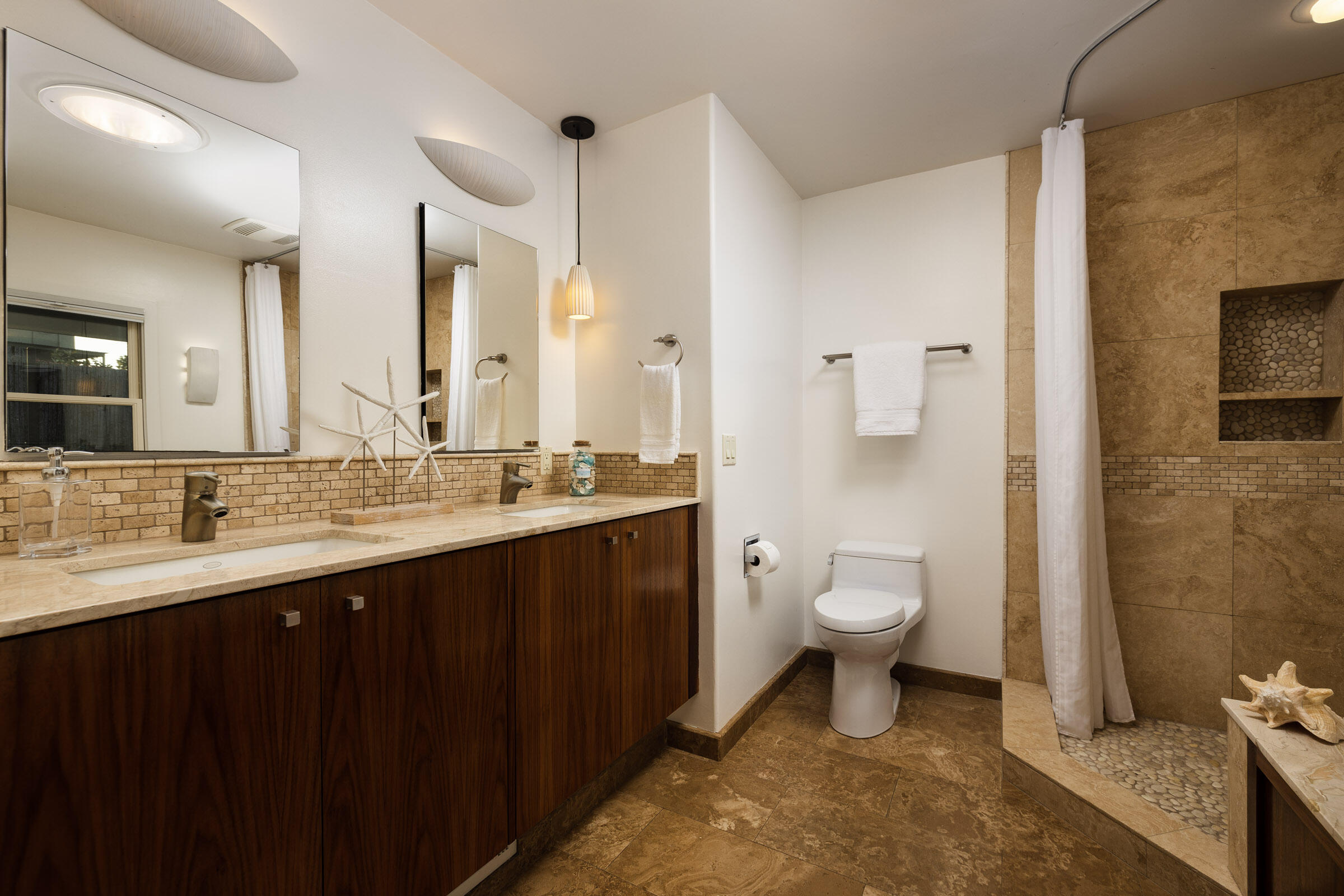 914 Medio Road Santa Barbara, CA 93103 - Photo 15 of 29 Primary Bath