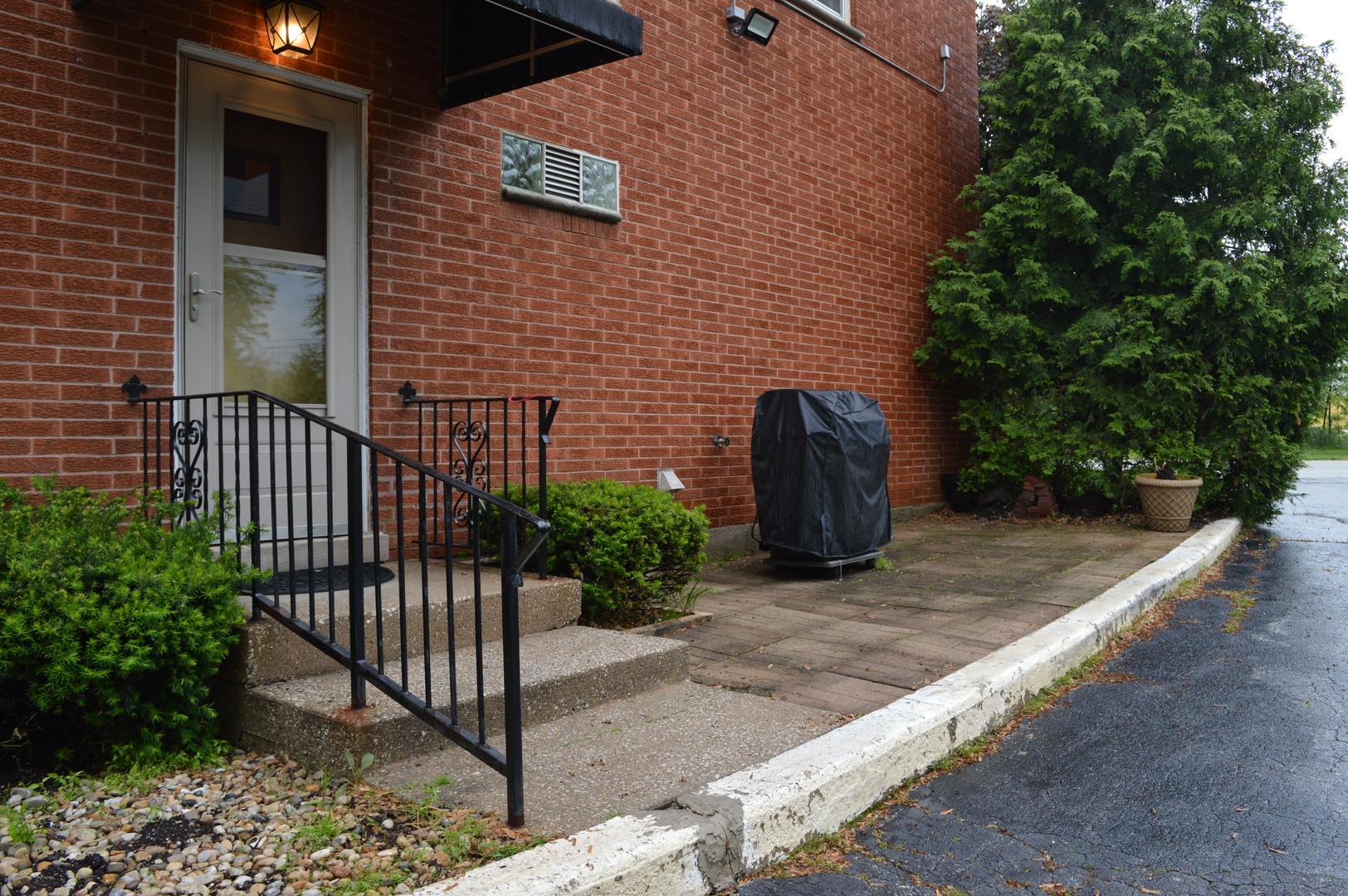 2025 Maple Road, Unit 1E Homewood, IL 60430 - Photo 12 of 12 a view of a brick wall of the building