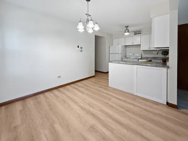 $1,600 | 2025 Maple Road, Unit 1E, Homewood, IL 60430