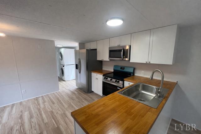 150 Stallion Court Amherst, VA 24521 - Photo 9 of 26 a kitchen with stainless steel appliances granite countertop a sink refrigerator and microwave