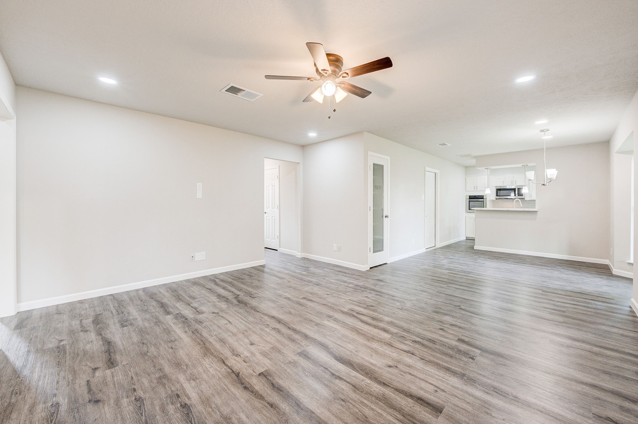 9617 Caffrey Street Houston, TX 77075 - Photo 7 of 31