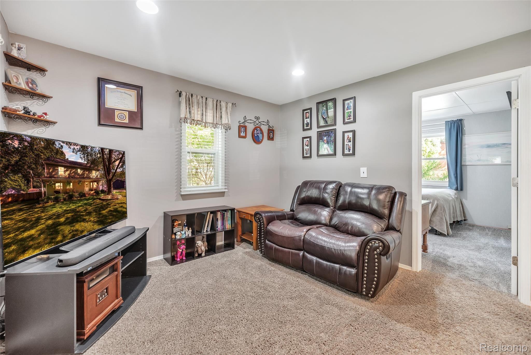 11-1374-Butler-Blvd-WindowStill-Rea.jpg