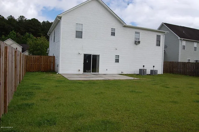 $1,600 | 300 Providence Drive, Jacksonville, NC 28546