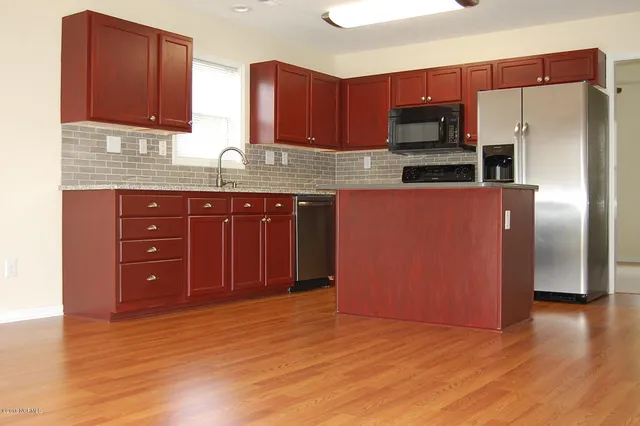 $1,600 | 300 Providence Drive, Jacksonville, NC 28546