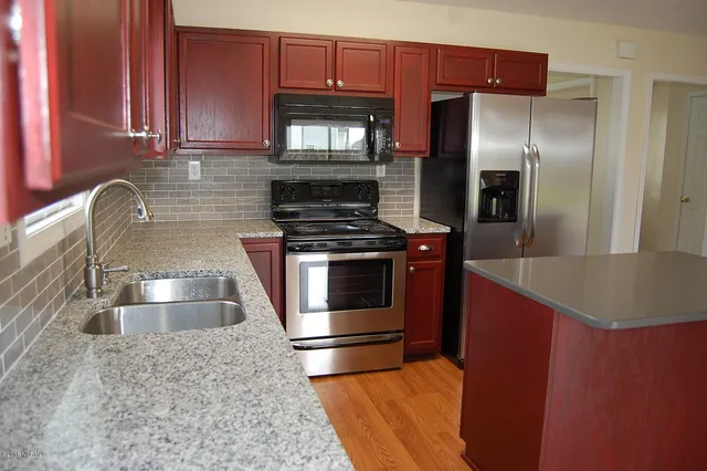 $1,600 | 300 Providence Drive, Jacksonville, NC 28546