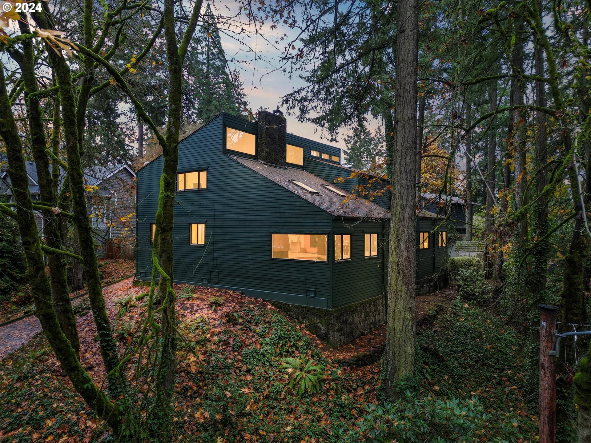 1176 Troon Road Lake Oswego, OR 97034 - Photo 2 of 48 Gallery Image 2