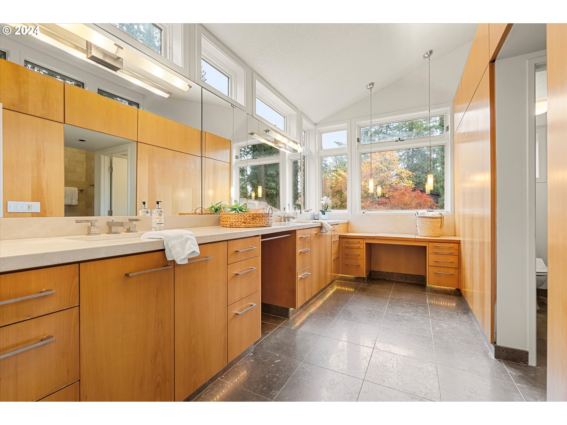 1176 Troon Road Lake Oswego, OR 97034 - Photo 28 of 48 Gallery Image 28