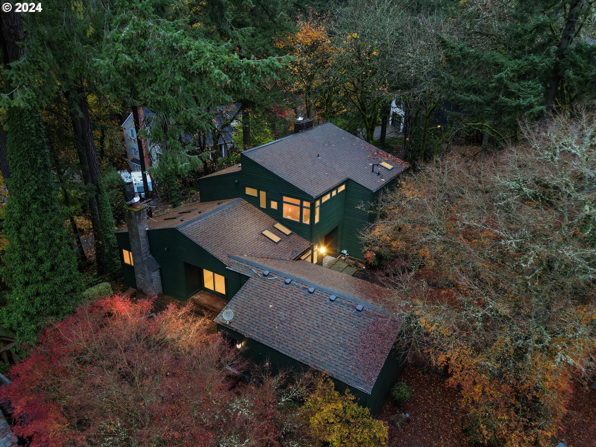 1176 Troon Road Lake Oswego, OR 97034 - Photo 3 of 48 Gallery Image 3
