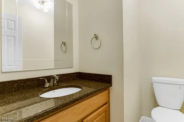 $4,000 | 250 South Ridgedale Avenue, Unit 4, Florham Park, NJ 07932