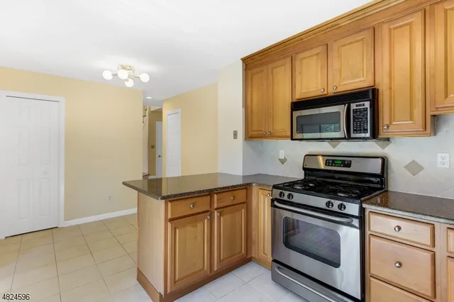 $4,000 | 250 South Ridgedale Avenue, Unit 4, Florham Park, NJ 07932