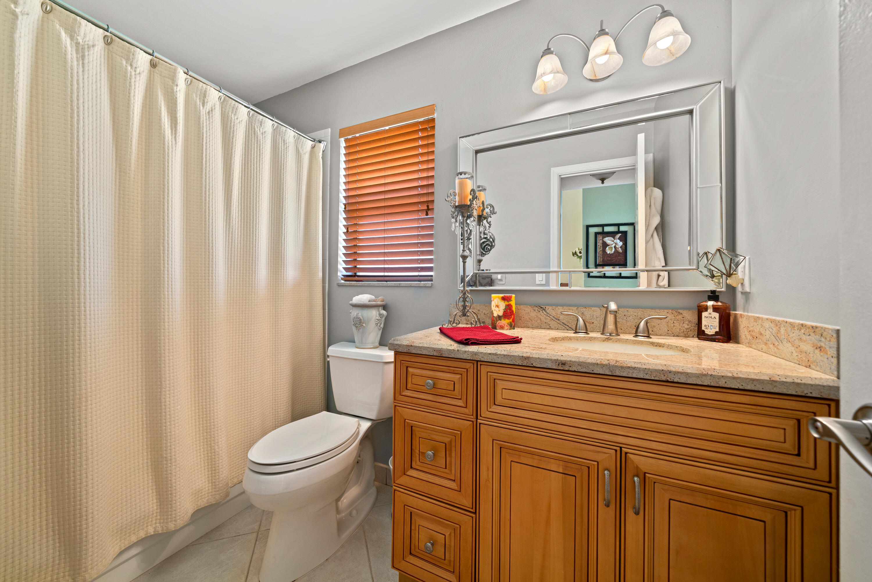 406 Cottonwood Place Boca Raton, FL 33431 - Photo 12 of 32 Bathroom #2
