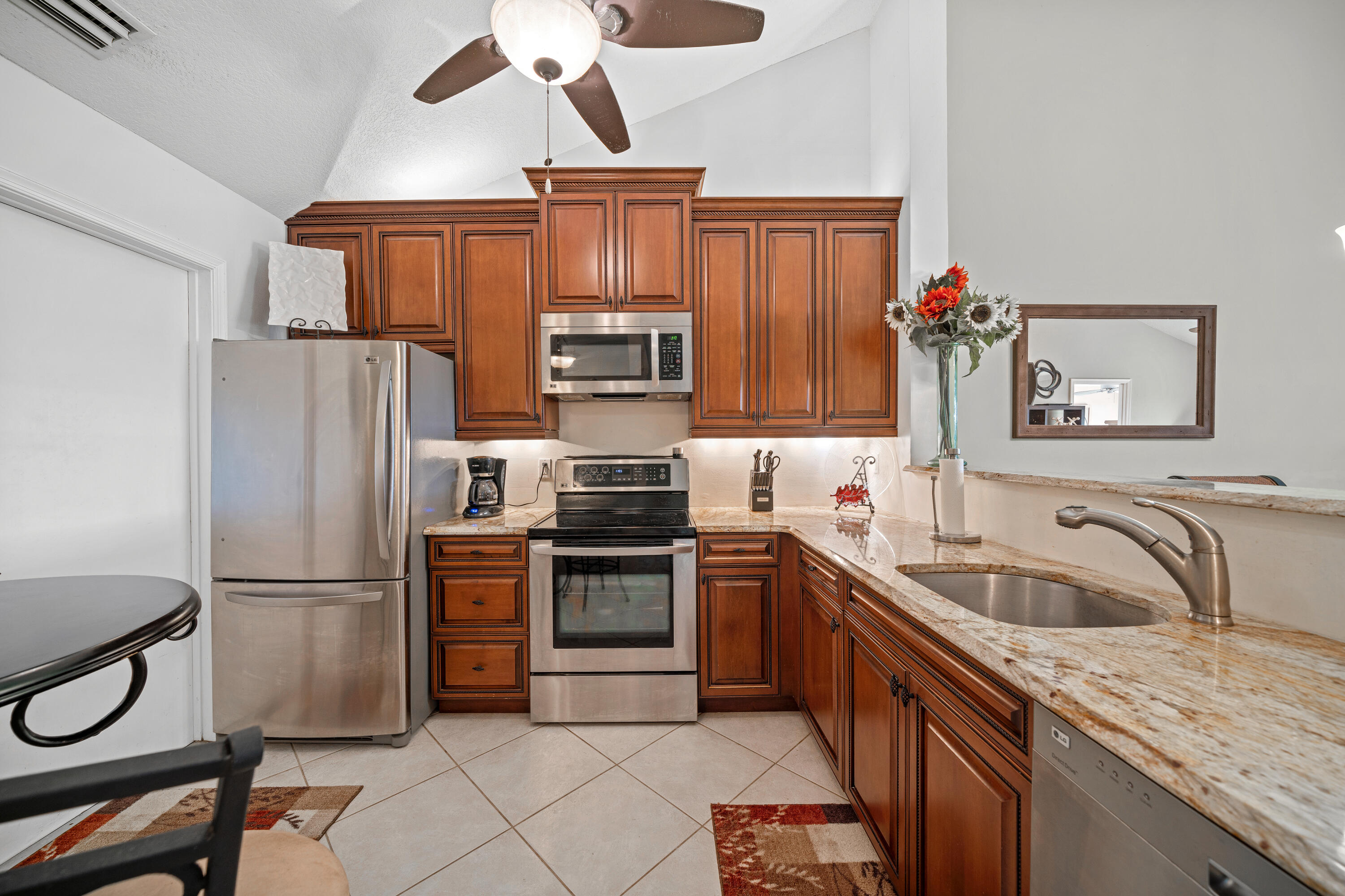 406 Cottonwood Place Boca Raton, FL 33431 - Photo 3 of 32 Kitchen