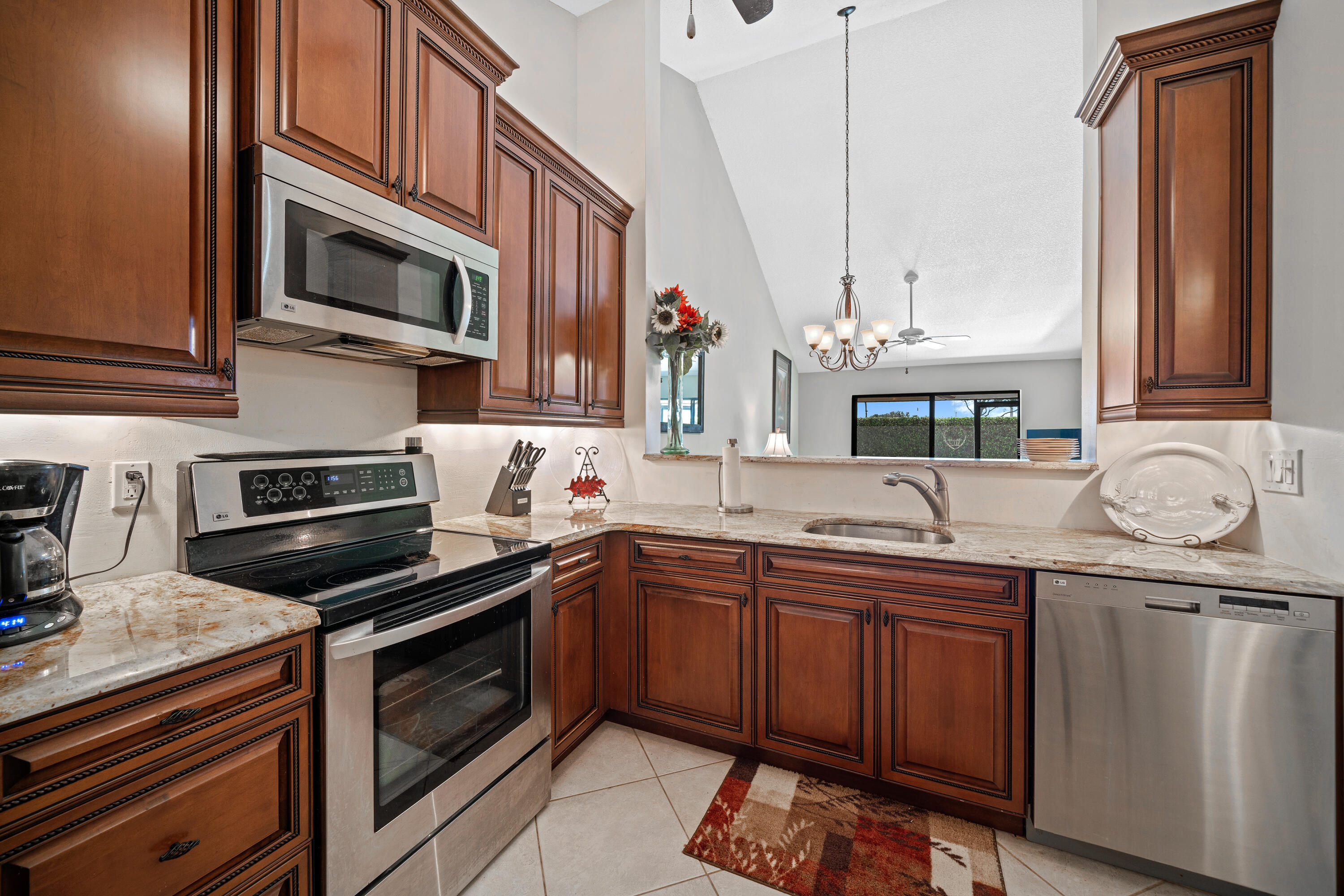 406 Cottonwood Place Boca Raton, FL 33431 - Photo 4 of 32 Kitchen